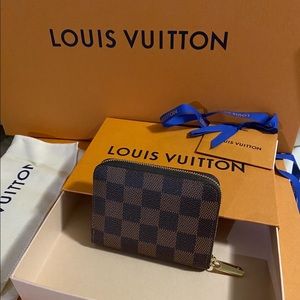Louis Vuitton zippy coin purse